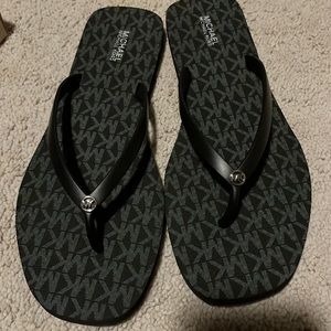 Michael Kors Jinx flip flops